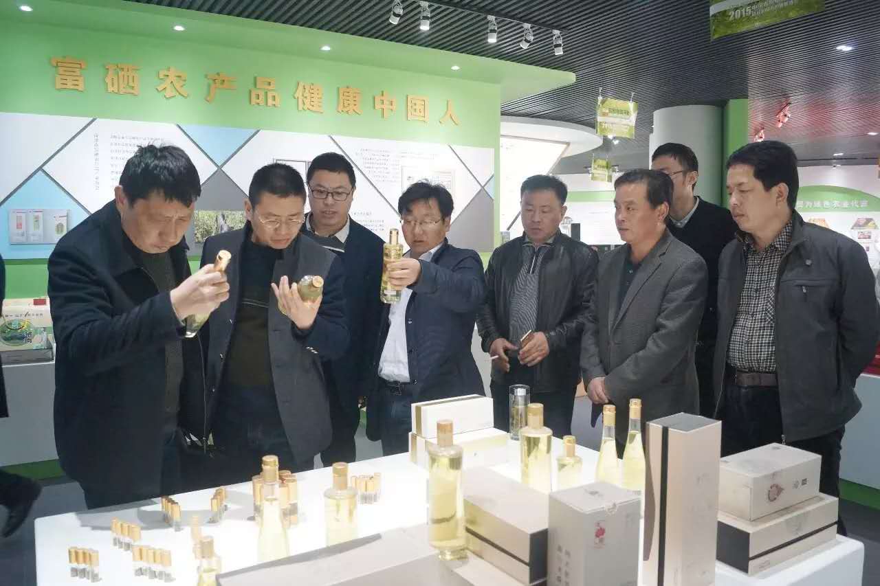 安徽省安慶市懷寧縣農(nóng)委副主任潘躍華一行蒞臨山東銀田農(nóng)貿(mào)集團(tuán)參...