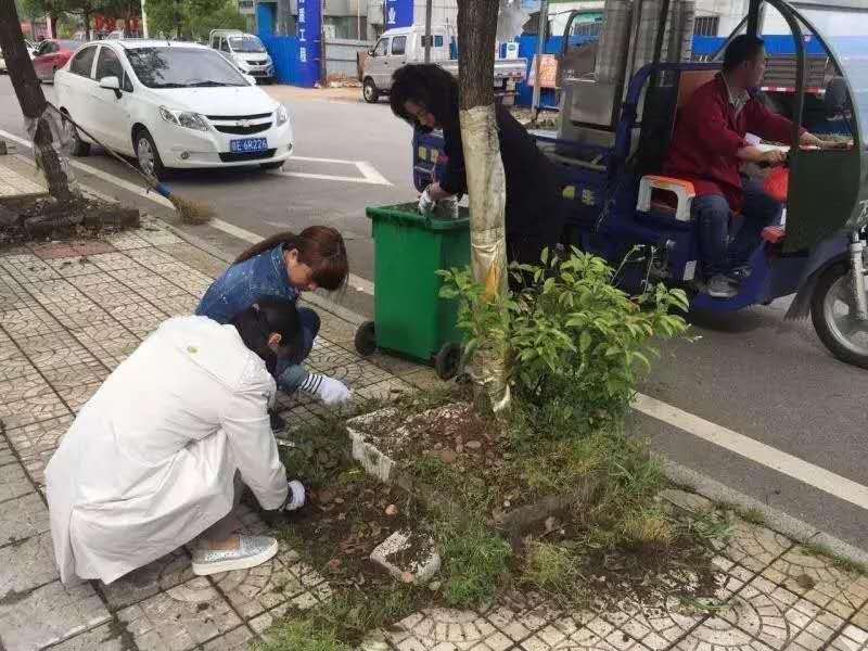 擼起袖子加油干 美化車城創(chuàng)佳績(jī) ——月亮灣管委會(huì)迎“五一”美化...
