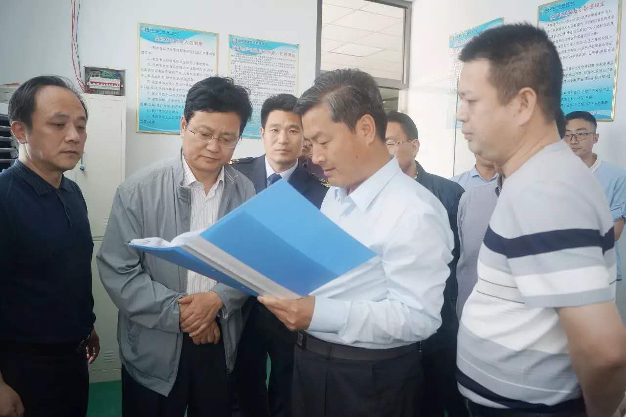 山東省食品藥品監(jiān)督管理局副局長桂敦山蒞臨山東銀田農(nóng)貿(mào)集團檢查...