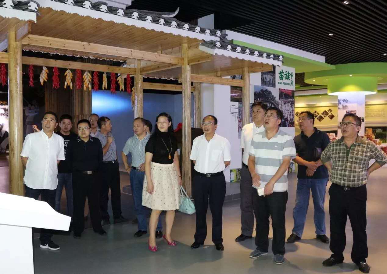 湖南省懷化市人大常委會副主任蔣丙生到黔東南銀田農(nóng)產(chǎn)品物流園調(diào)...