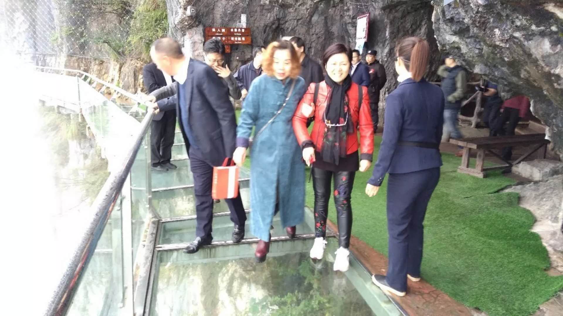 江蘇商業(yè)聯(lián)合會考察團一行來朱砂古鎮(zhèn)考察