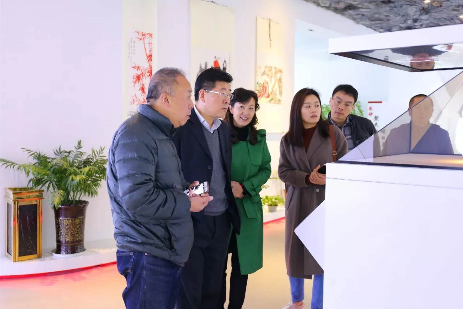 蘇州市文廣新局黨委書(shū)記李杰率考察團(tuán)到朱砂古鎮(zhèn)考察