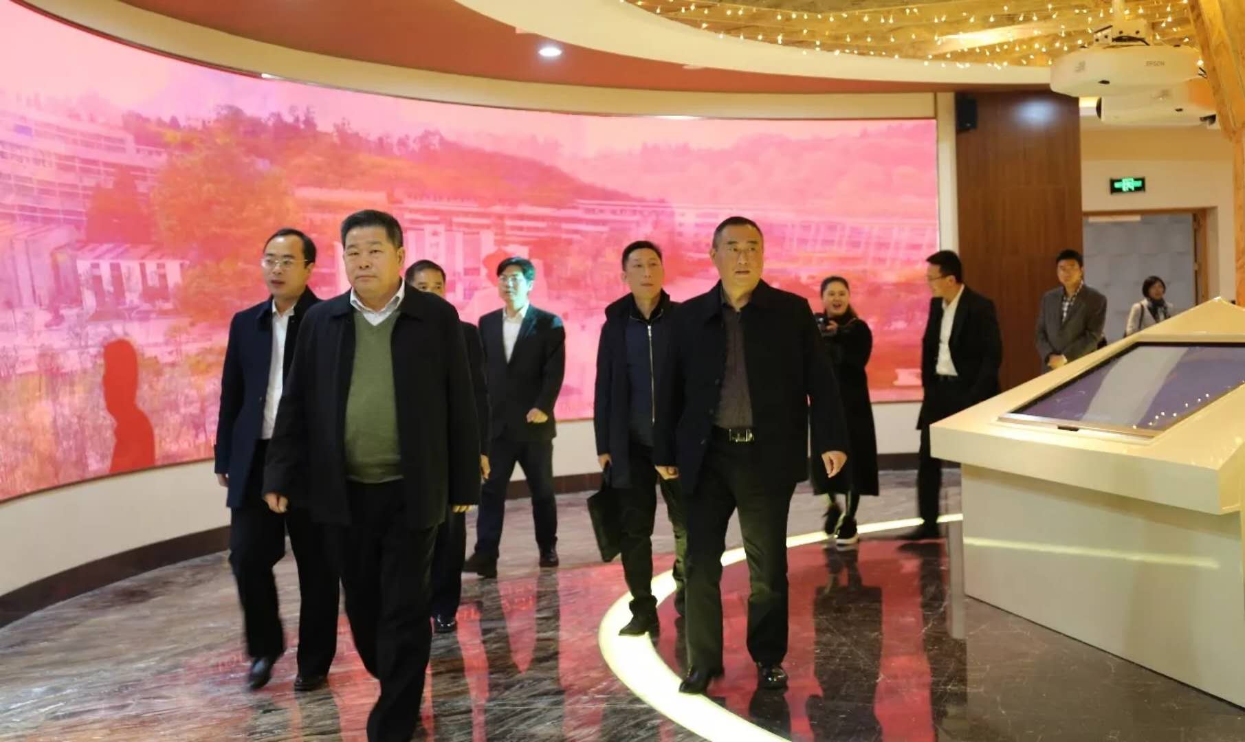 蘇州高新區(qū)蔣國(guó)良主任一行到朱砂古鎮(zhèn)考察
