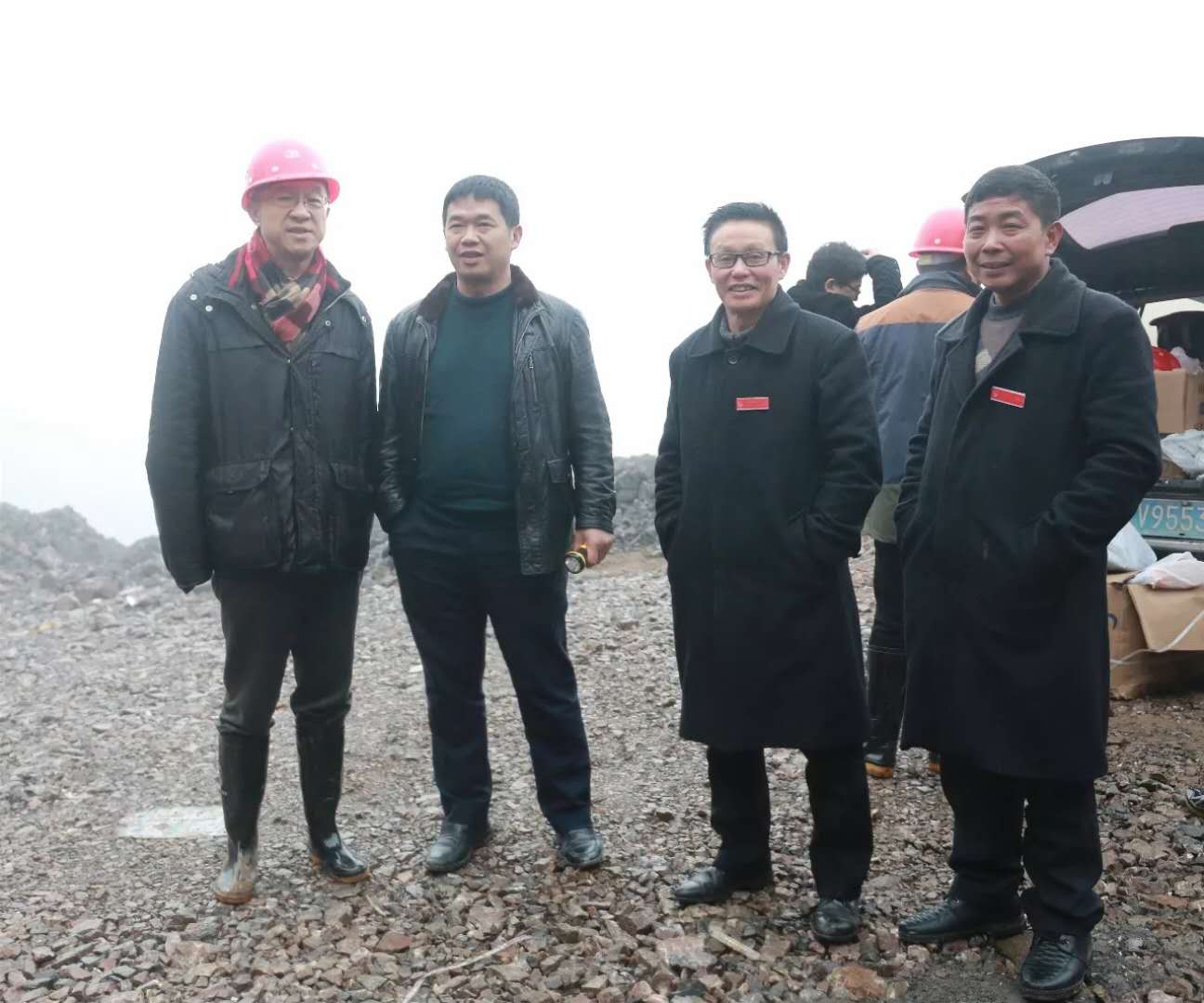 陽(yáng)光媒體集團(tuán)到朱砂古鎮(zhèn)礦洞考察洞內(nèi)實(shí)景