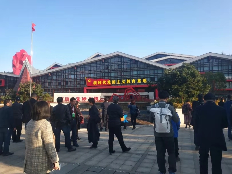 全國報業(yè)百名社長總編走進朱砂古鎮(zhèn)景區(qū)開展聯(lián)合采訪活動