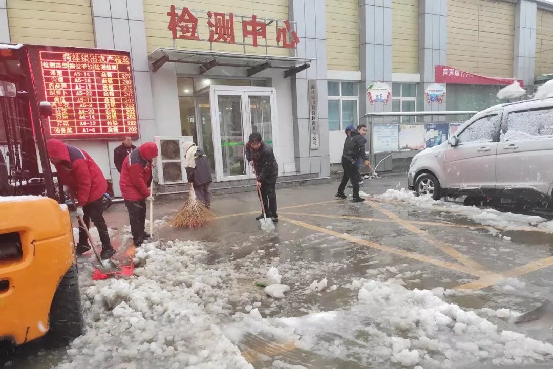 積極應(yīng)對雨雪天氣 山東銀田農(nóng)貿(mào)城全力保障“菜籃子”供應(yīng)