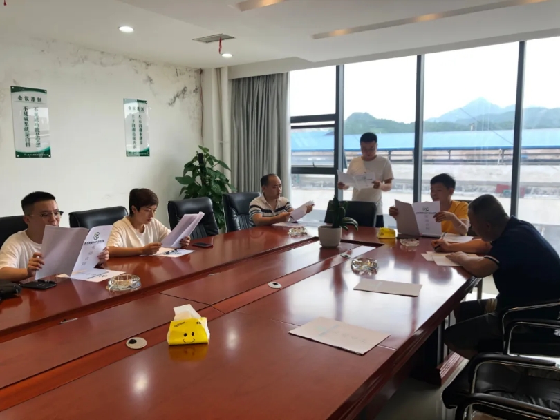 “心連心,共并進”——貴州銀田農(nóng)貿(mào)投資有限公司勞動合同簽訂儀...