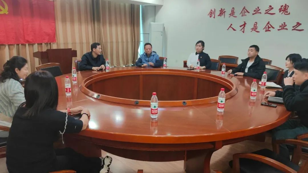 中共廣信區(qū)委組織部?jī)尚曼h工委譚必萬(wàn)書(shū)記到月亮灣汽車(chē)城考察上饒...